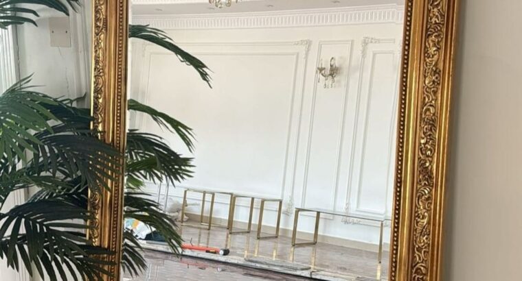 للبيع مرآة ارضية بإطار ذهبي