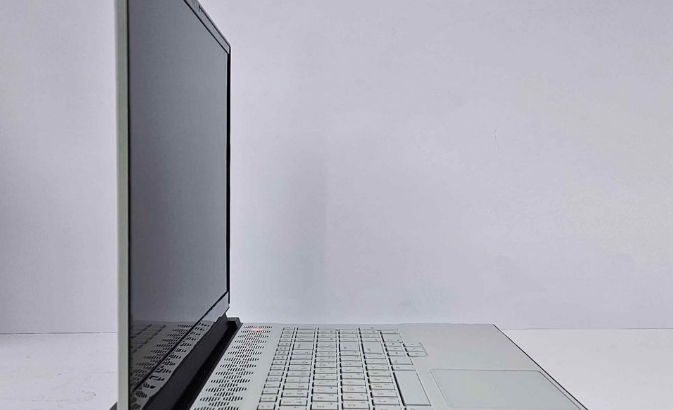 ALIENWARE M17 R3-I7/32/1TB/2070-8GB FOR SALE