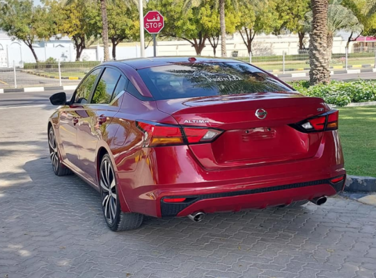 Nissan Altima 2019 SR model, importe for sale