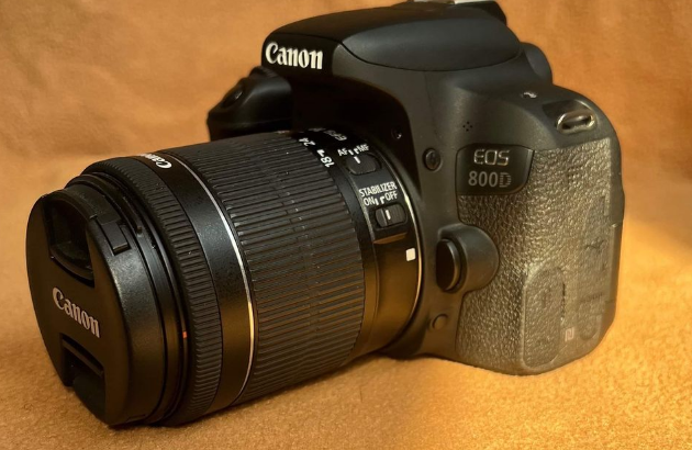 Canon 800D + 18-55 kit lens For Sale