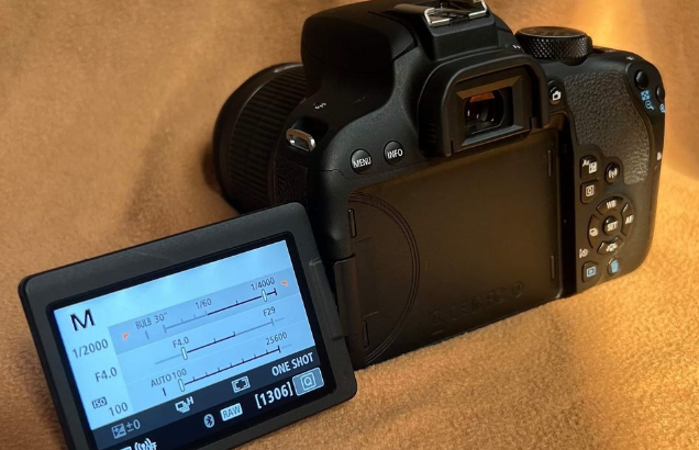 Canon 800D + 18-55 kit lens For Sale