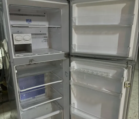 Hitachi 440 ltr refrigerator like new for sale