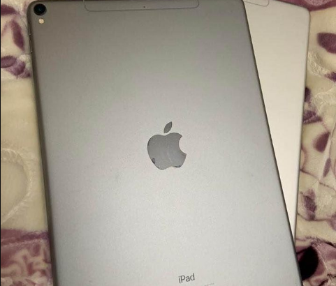 Ipad pro 10.5” 64gb with sim in excellent conditio