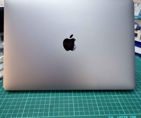 Macbook 13 2017 8/256gb core i5 for sale