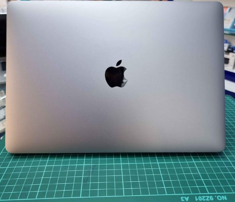 Macbook 13 2017 8/256gb core i5 for sale