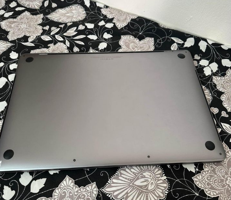 MacBook Pro 2018 15 inch 6core core i7 for sale