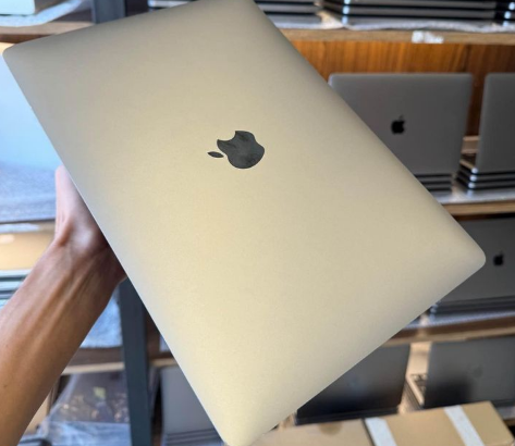 MacBook Pro 2020 Core i7 For Sale