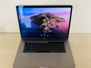 Macbook Pro 2017 15 inch. Touch Bar Core i7 For Sa