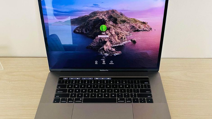 Macbook Pro 2017 15 inch. Touch Bar Core i7 For Sa