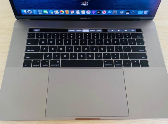 Macbook Pro 2017 15 inch. Touch Bar Core i7 For Sa