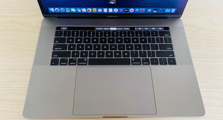 Macbook Pro 2017 15 inch. Touch Bar Core i7 For Sa