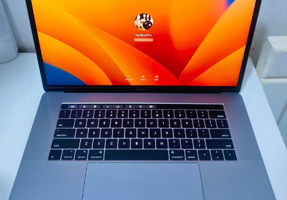 Macbook Pro 2017 Touch Bar. Core i7 For Sale