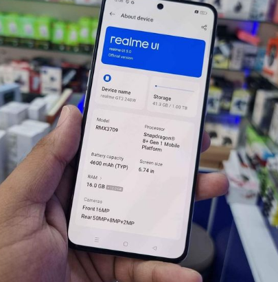 REALME GT3 240W 16/1TB DUAL SIM WITH BOX FOR SALE