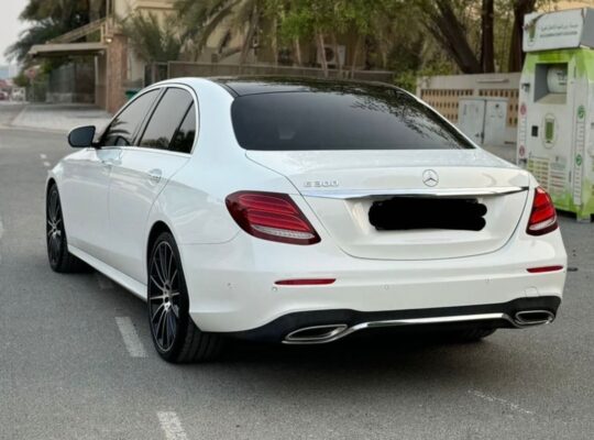 Mercedes E300 full option Gcc 2018 for sale