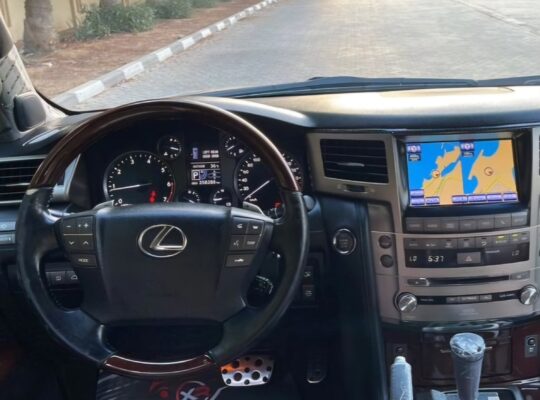 Lexus LX570 full option 2014 Gcc in good conditio