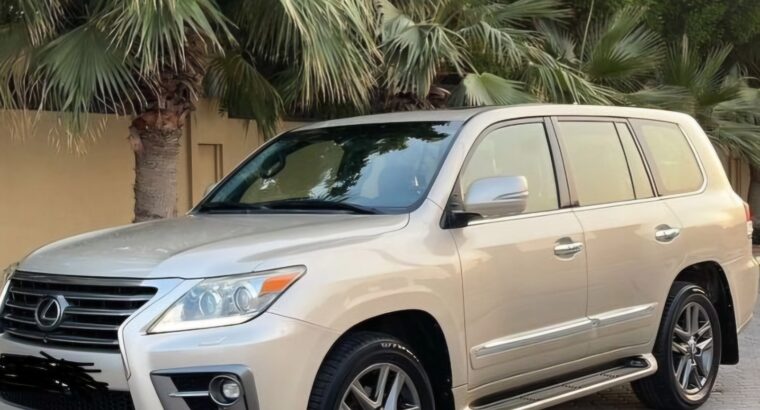 Lexus LX570 full option 2014 Gcc in good conditio