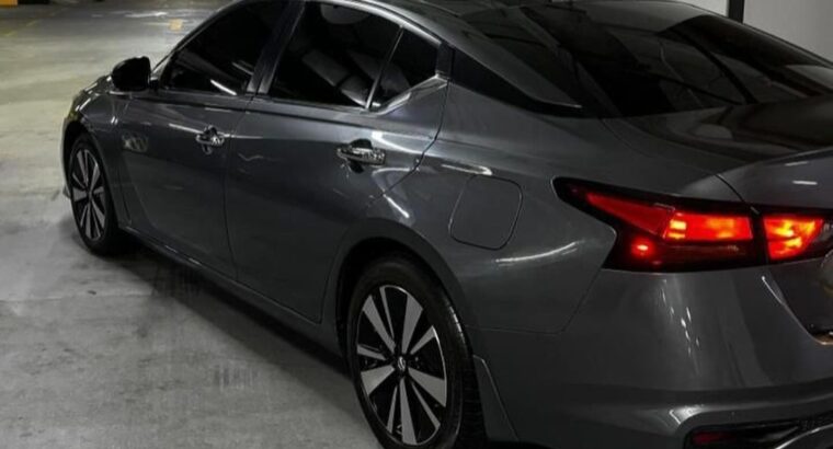 Nissan altima sv 2021 usa imported in good condit