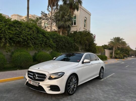 Mercedes E300 full option Gcc 2018 for sale