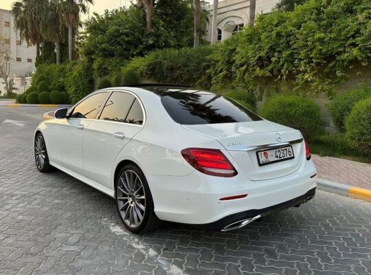 Mercedes E300 full option Gcc 2018 for sale