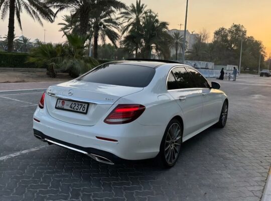 Mercedes E300 full option Gcc 2018 for sale