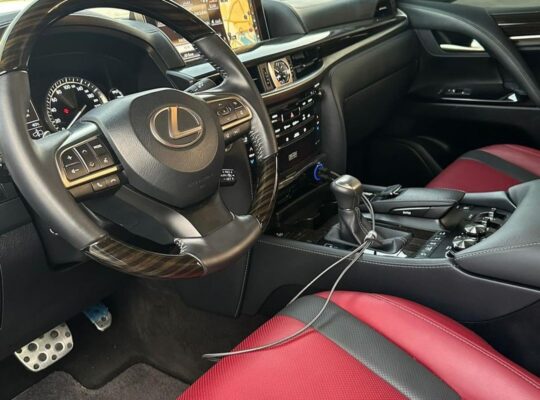 Lexus LX570 signature 2019 Gcc Full option