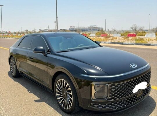 Hyundai Azira fully loaded 2024 Gcc for sale