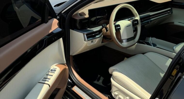 Hyundai Azira fully loaded 2024 Gcc for sale