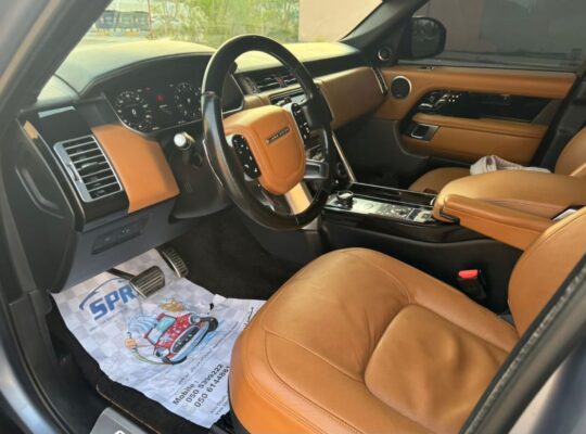 Range Rover vouge SE 2018 Gcc in good condition