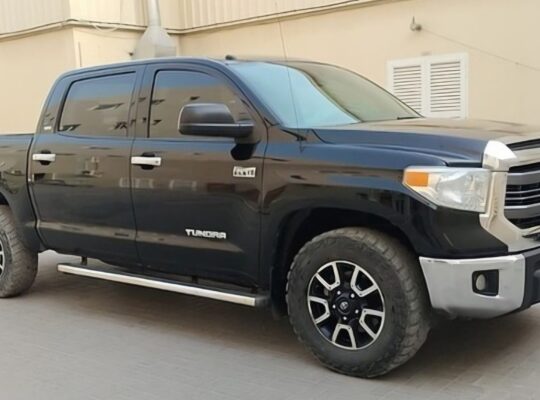 Toyota Tundra full option 2015 usa imported