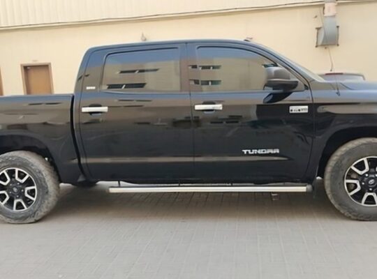 Toyota Tundra full option 2015 usa imported