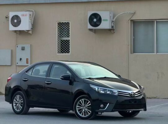 Toyota Corolla SE+ full option 2015 Gcc for sale