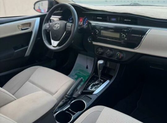 Toyota Corolla SE+ full option 2015 Gcc for sale