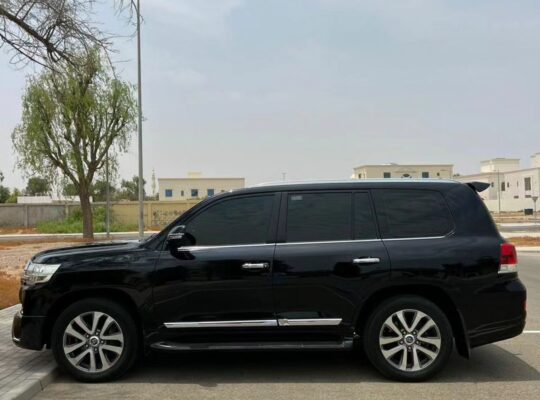 Toyota Land cruiser VXR 5.7L full option 2018 Gcc