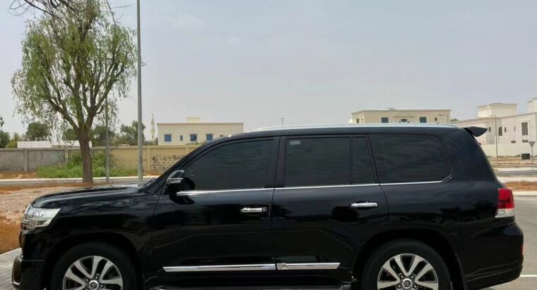 Toyota Land cruiser VXR 5.7L full option 2018 Gcc