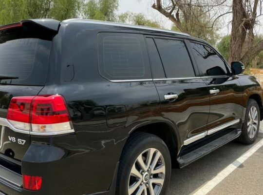 Toyota Land cruiser VXR 5.7L full option 2018 Gcc