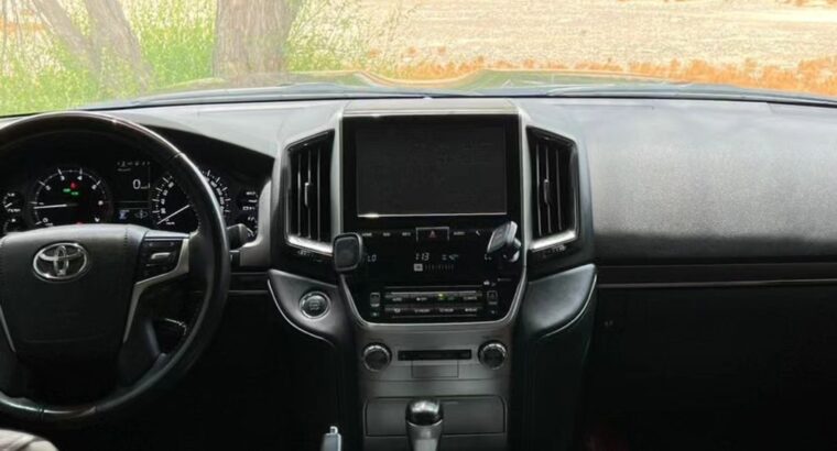Toyota Land cruiser VXR 5.7L full option 2018 Gcc