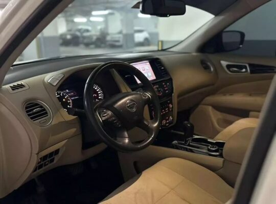 Nissan Pathfinder full option 2018 Gcc for sale