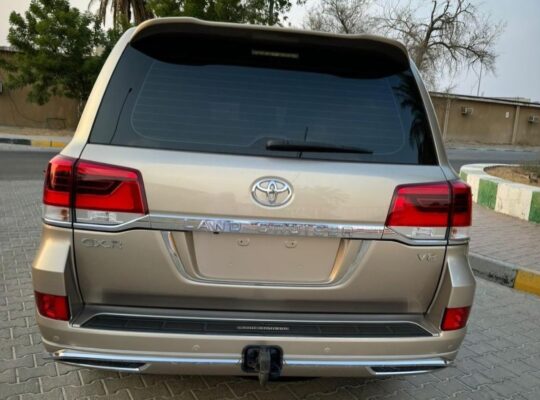 Toyota Land cruiser GXR 2018 in good condition