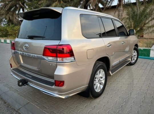 Toyota Land cruiser GXR 2018 in good condition