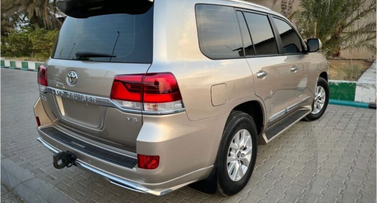 Toyota Land cruiser GXR 2018 in good condition