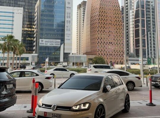 Volkswagen Golf R 2016 Gcc for sale