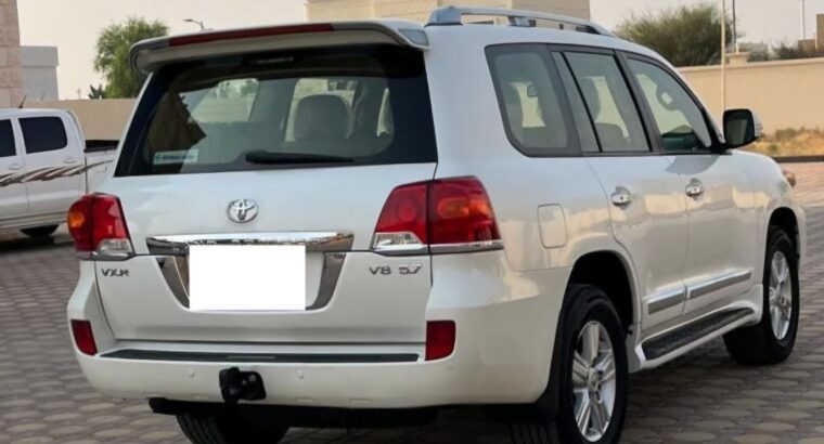 Toyota Land cruiser vxr 5.7 full option 2014 for