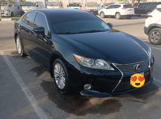 Lexus ES350 in good condition 2013 usa imported