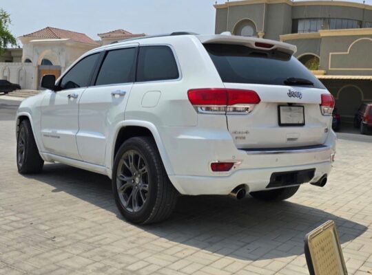 Jeep Grand Cherokee overland 2016 Gcc for sale