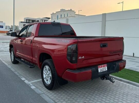 Toyota tundra 5.7 full option 2020 usa imported