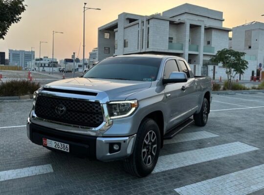 Toyota tundra 5.7 full option 2018 usa imported