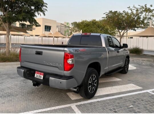 Toyota tundra 5.7 full option 2018 usa imported