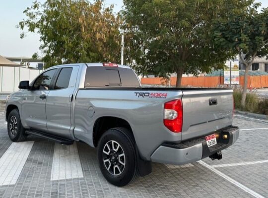 Toyota tundra 5.7 full option 2018 usa imported