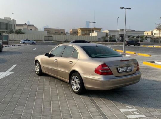 Mercedes E240 Gcc full option 2004 for sale