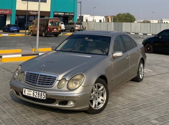 Mercedes E240 Gcc full option 2004 for sale